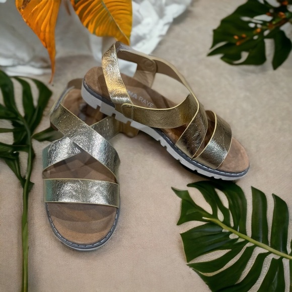 ✨DANNA RAYE GOLD SANDALS SIZE 6✨ - Picture 1 of 2